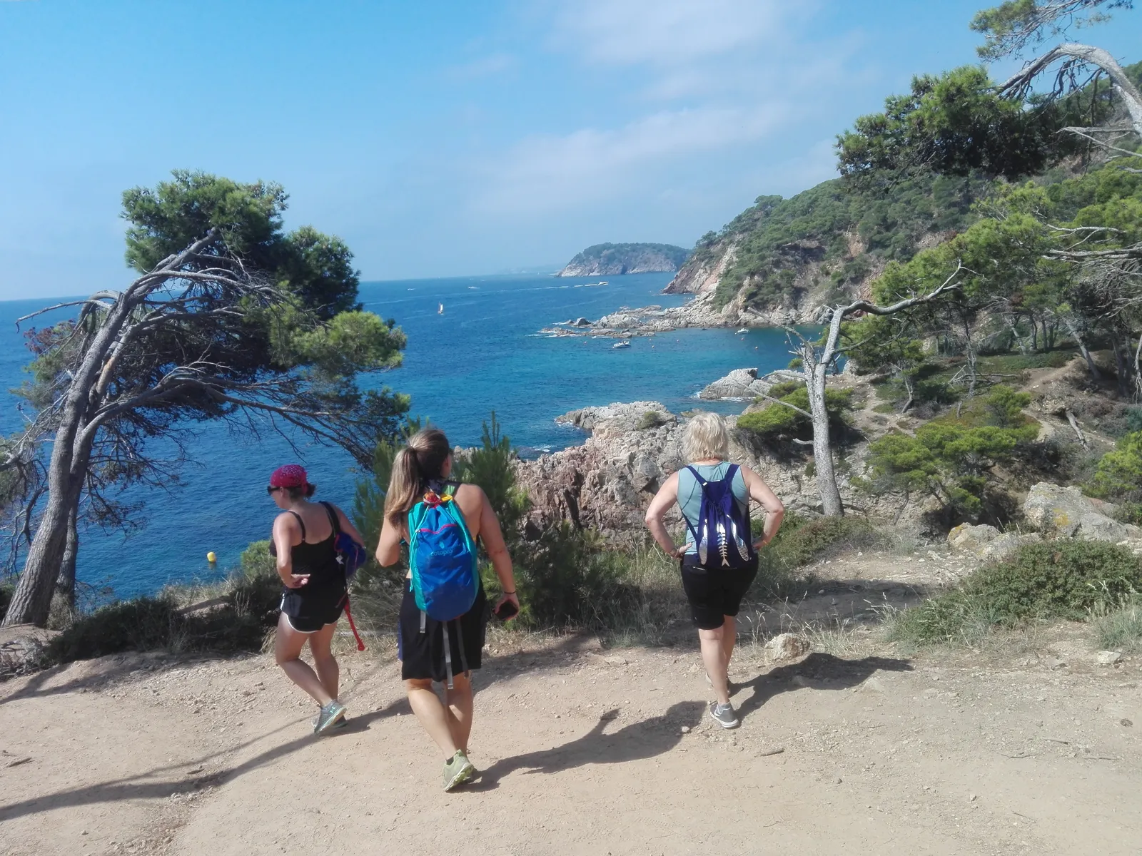 Ruta - Hiking group exploring