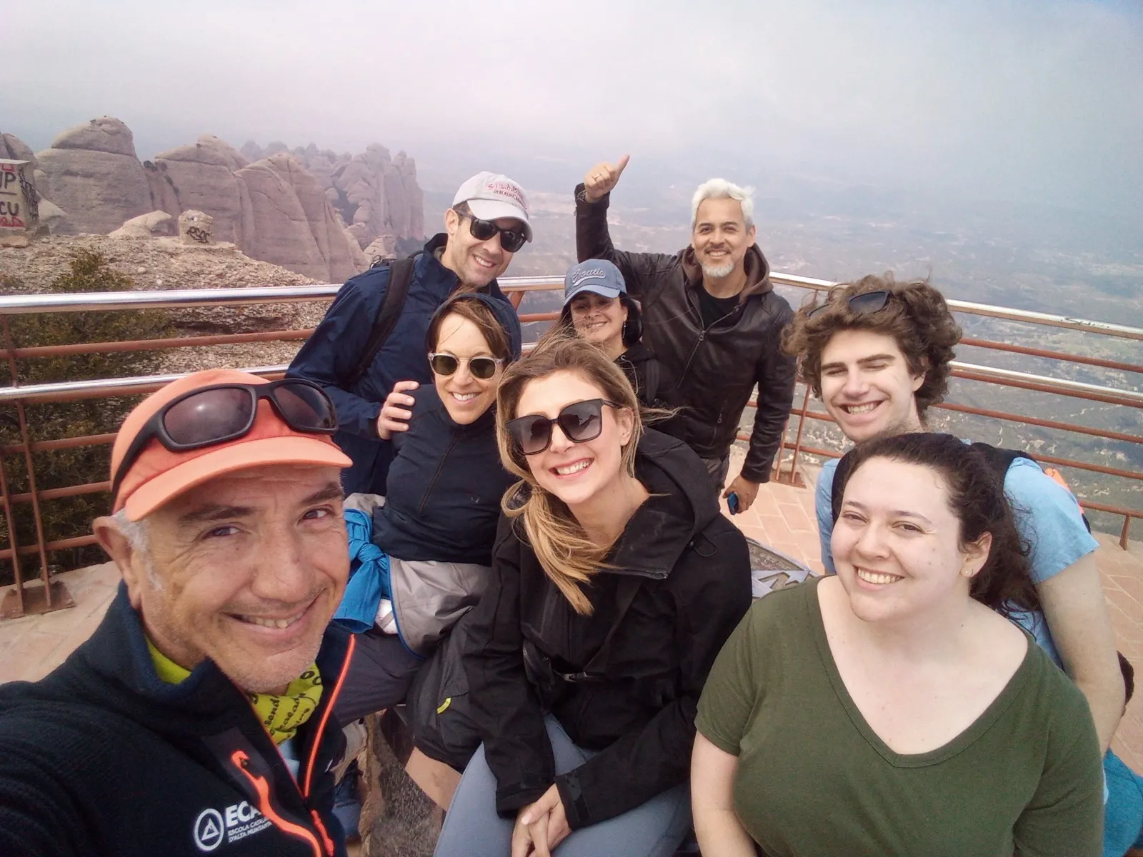 Ruta - Hiking group exploring