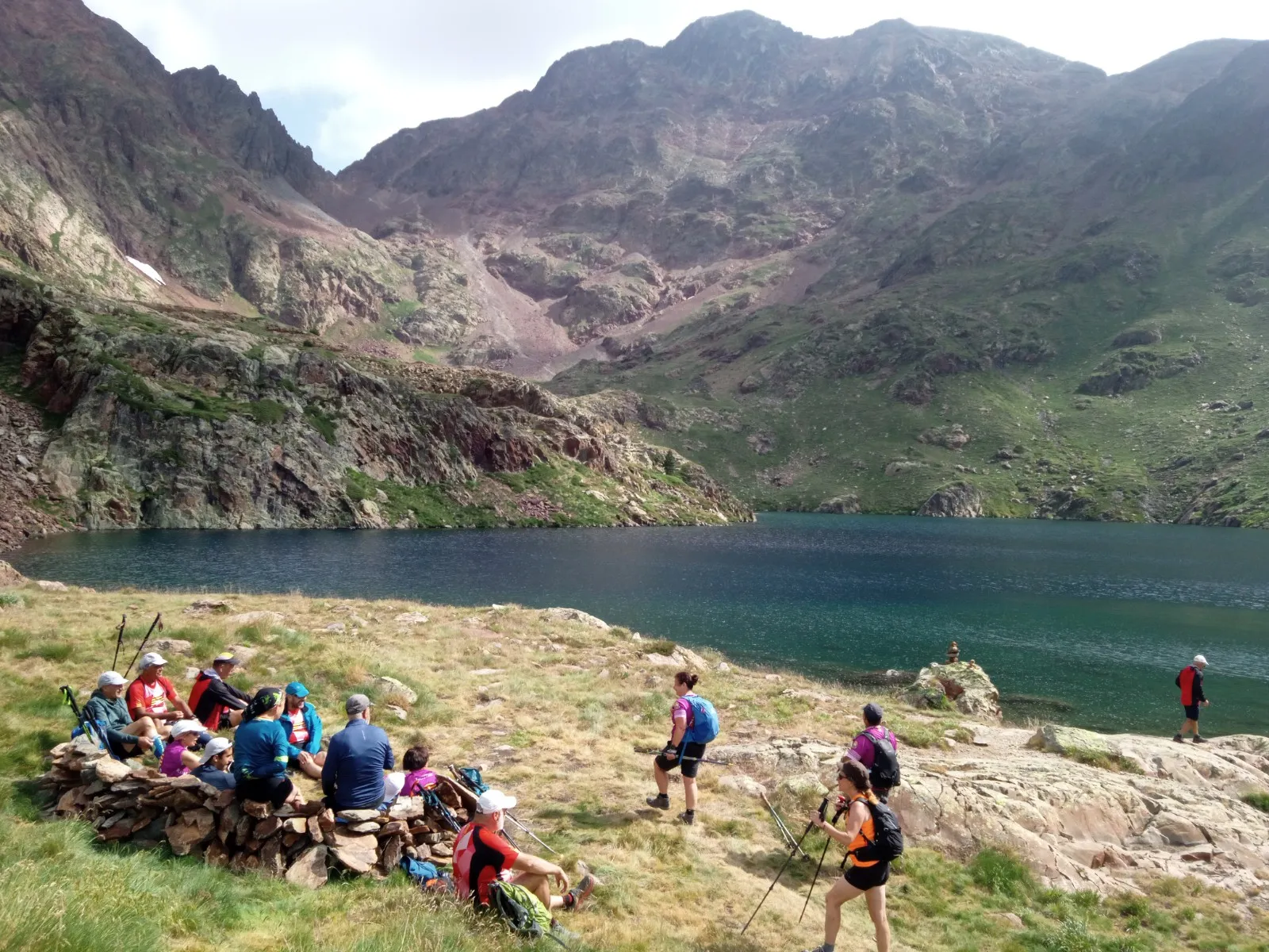 Ruta - Hiking group exploring