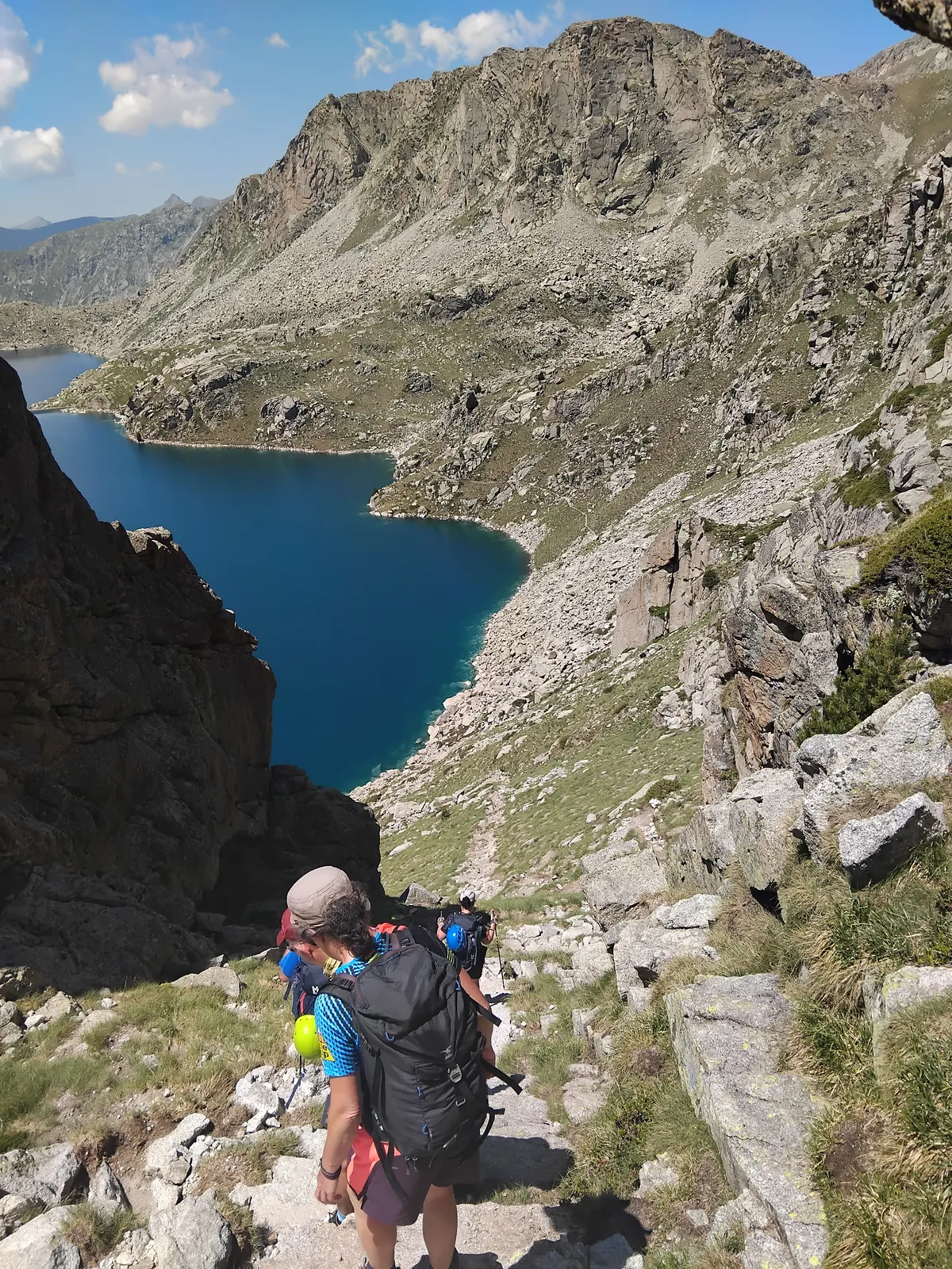 Ruta - Hiking group exploring