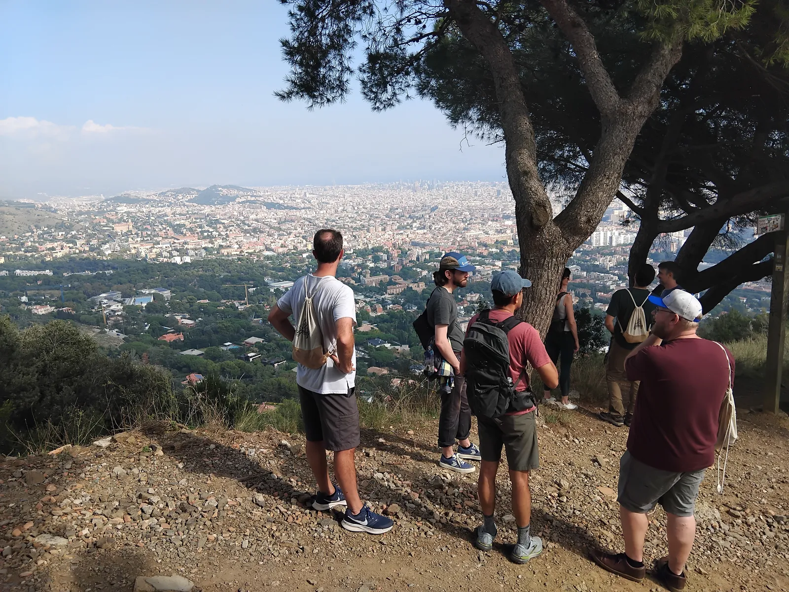 Ruta - Hiking group exploring